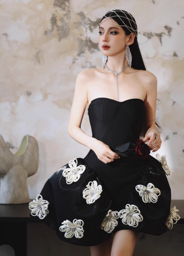 Black Sexy A Line Sweetheart Neck White Appliques Satin Short Homecoming Dress Cocktail Dress HZ1023
